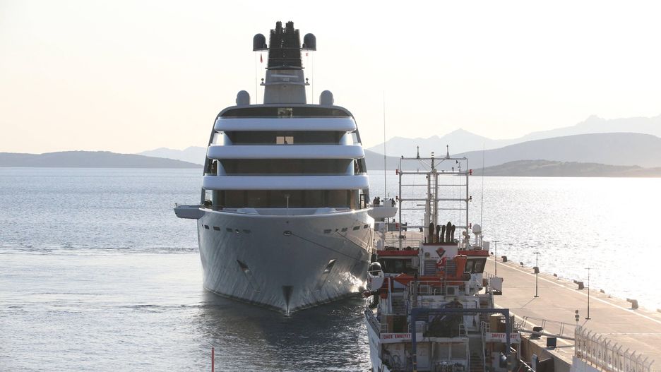 Yacht linked to Russian oligarch Abramovich docks in Turkiye's BodrumMUGLA, TURKIYE - MARCH 21: Russian oligarch Roman Abramovich's yacht named "My Solaris" is seen docked in Bodrum district of Mugla, Turkiye on March 21, 2022. Ali Balli / Anadolu Agency/ABACAPRESS.COM Dostawca: PAP/AbacaAA/ABACABoat, Ship, Transport / Infrastructure, Vessel, Yacht, inwazja, jacht, konflikt zbrojny, oligarcha, rosyjska, rosyjski, sankcje, sytuacja na Ukrainie, Wojna na Ukrainie