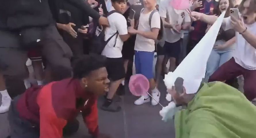 Youtuber-skandalista wraca do Polski. Z tego dał się poznać w Warszawie i Krakowie