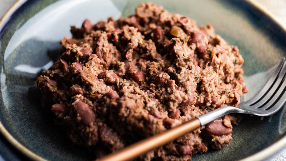 Lobio to tradycyjna gruzińska pasta z fasoli i orzechów