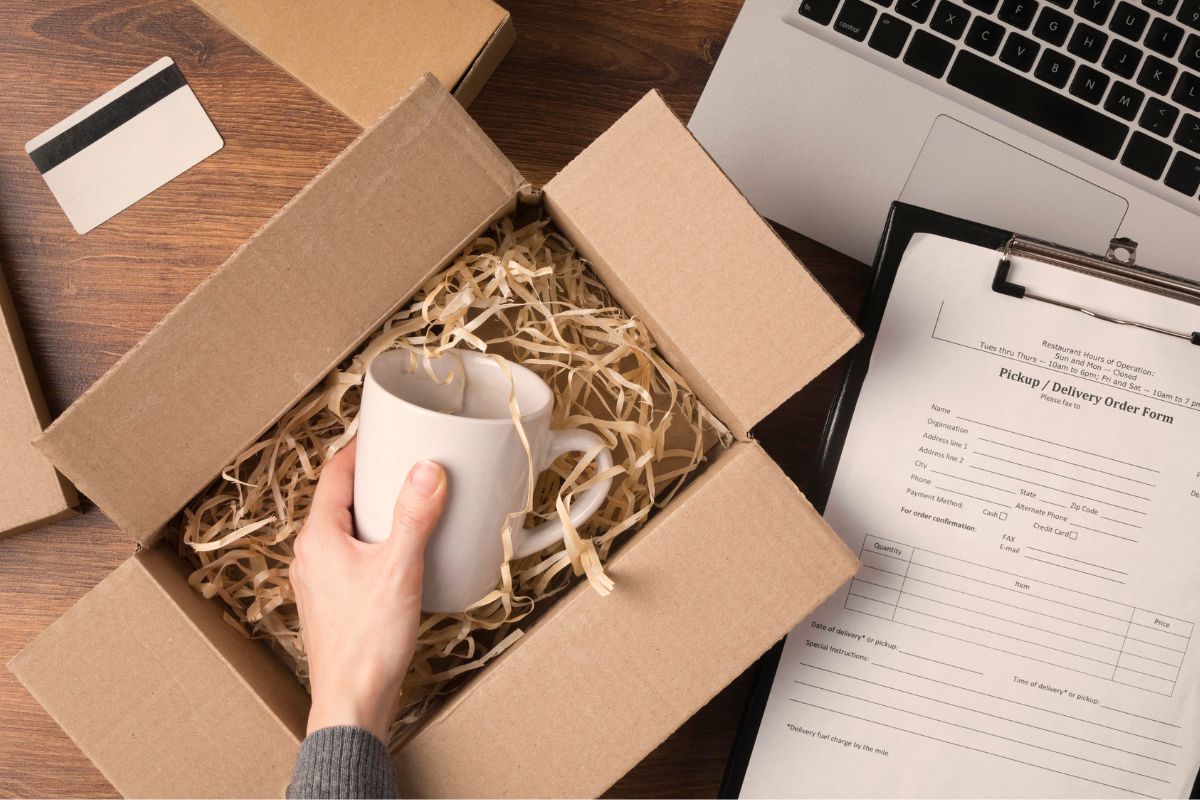 Kiedy można zrobić zwrot towaru? Zasady wcale nie są takie jasne