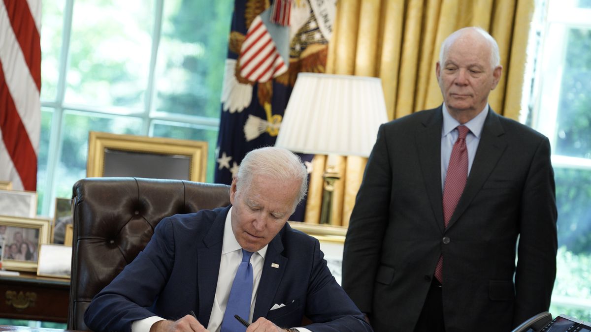 Prezydent USA podpisał akt prawny, który pozwoli łatwiej wysyłać broń Ukrainie