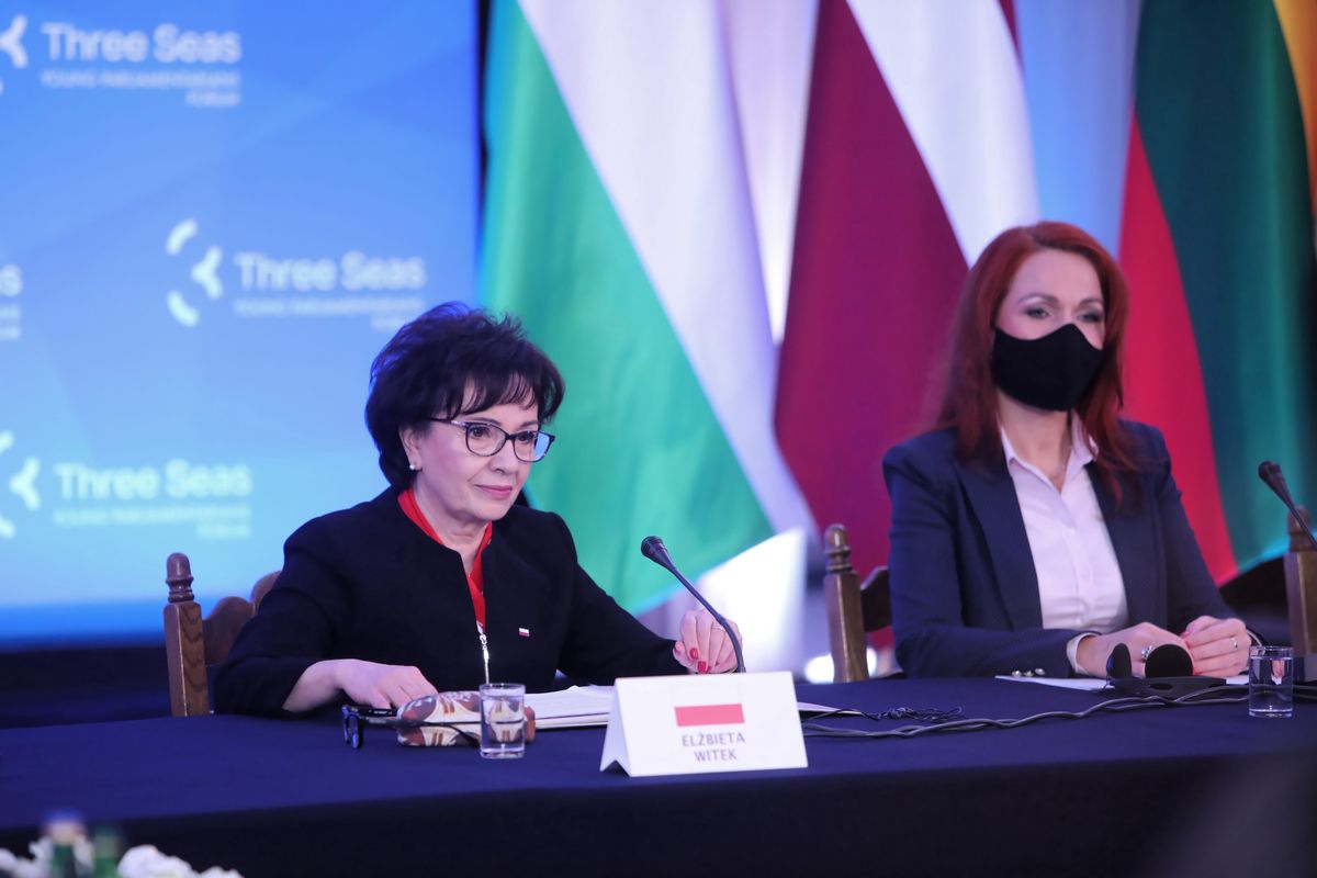 Marszałek Sejmu Elżbieta Witek przyznała dwie nagrody szefowej Kancelarii Sejmu