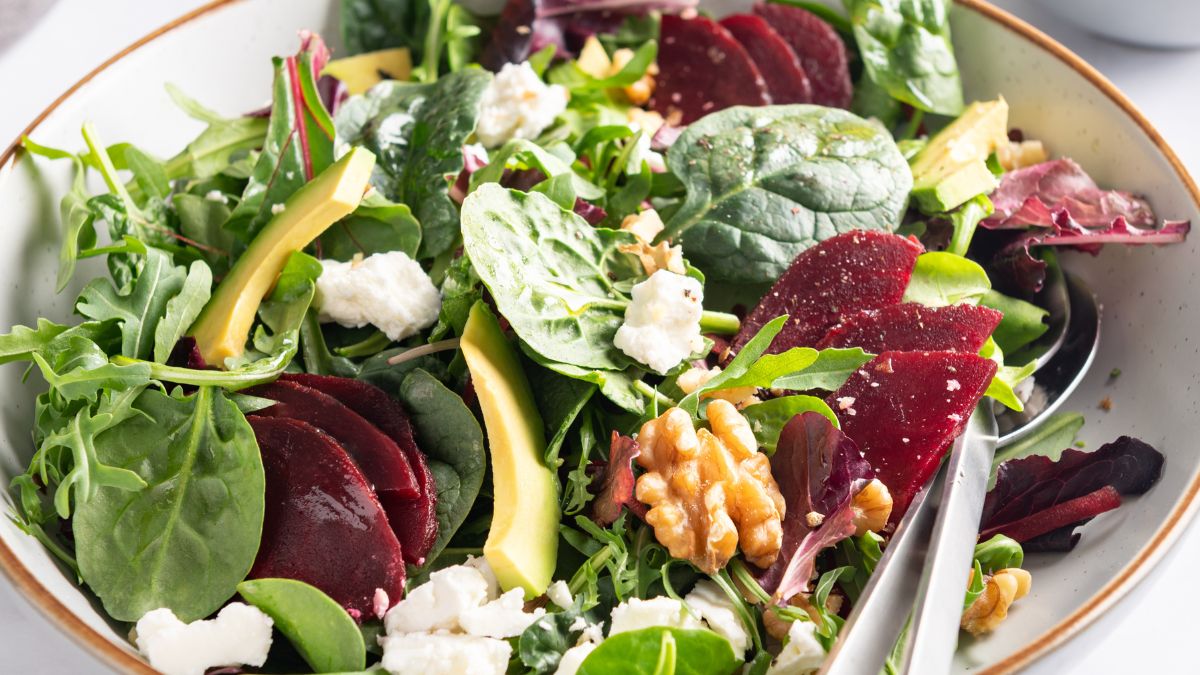 Wczesną wiosną nie może zabraknąć sałatki z botwinką