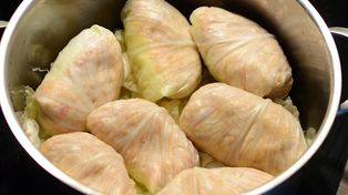 Dodaję łyżkę na 2 litry wody. Kapusta do gołąbków wychodzi mięciutka, ale się nie rwie i jest elastyczna