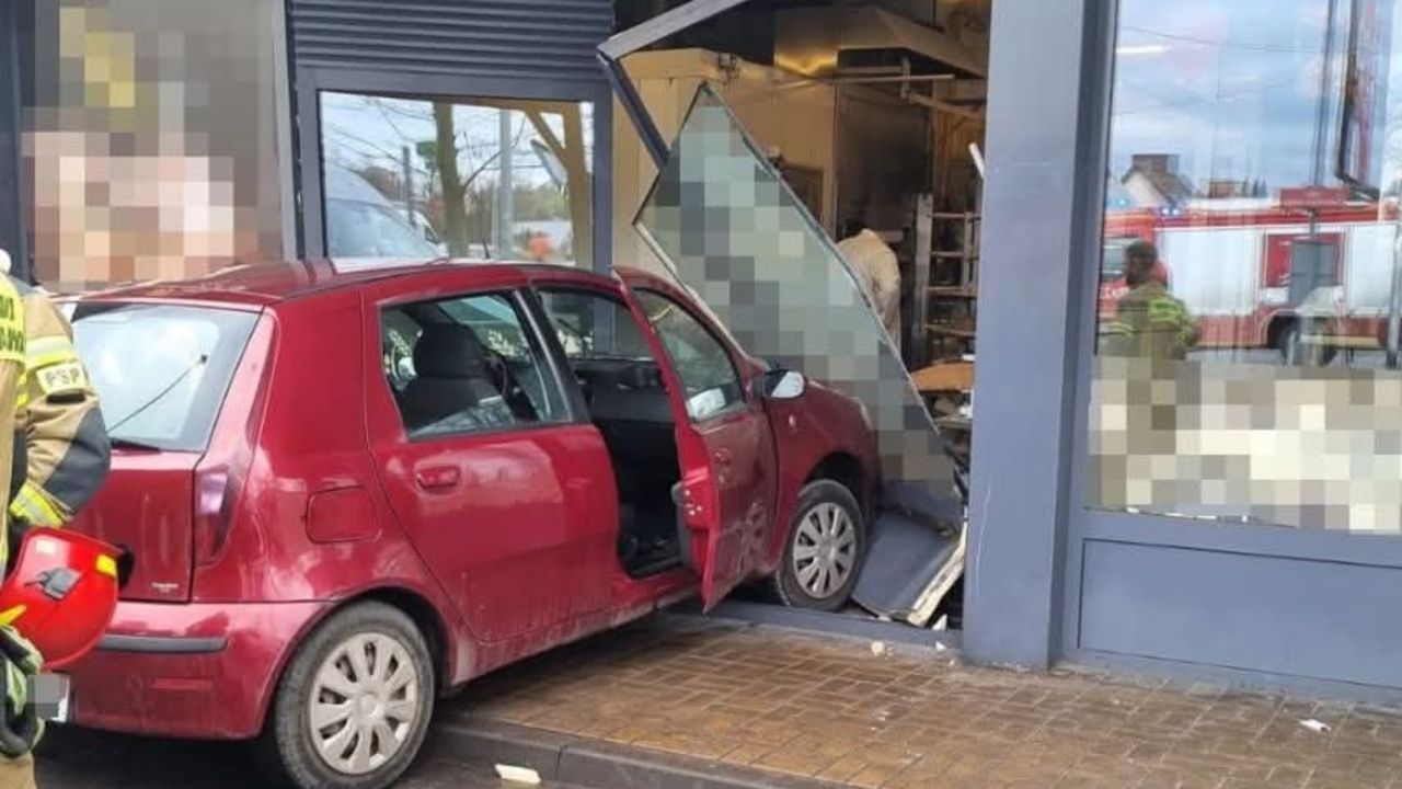 Pechowy tłusty czwartek. 87-latek staranował cukiernię