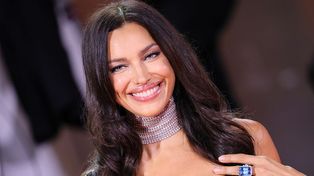 Irina Shayk zachwyciła w Wenecji. Odważna kreacja skradła show