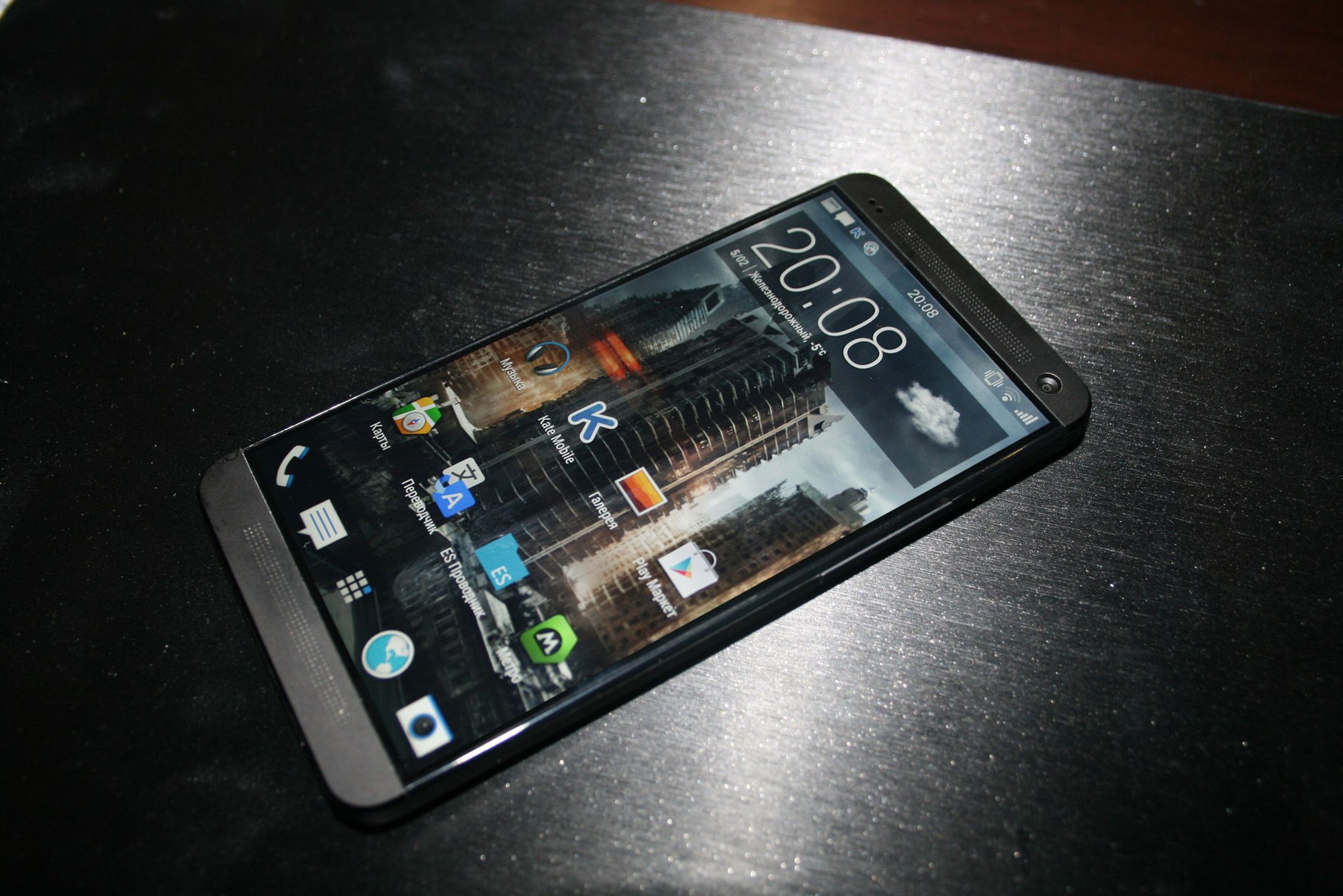 Nowy flagowiec HTC wycieka na zdjęciach. Wygląda kapitalnie! 1