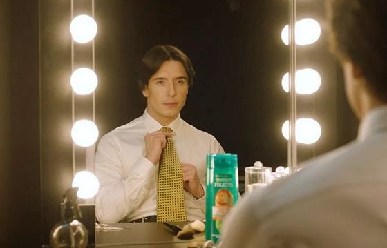 Dawid Kwiatkowski, Karolina Erdmann i Karolina Marczak w reklamie Garnier Fructis