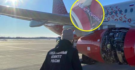 Chwile grozy w Rosji. Część silnika samolotu rozsypała się w powietrzu
