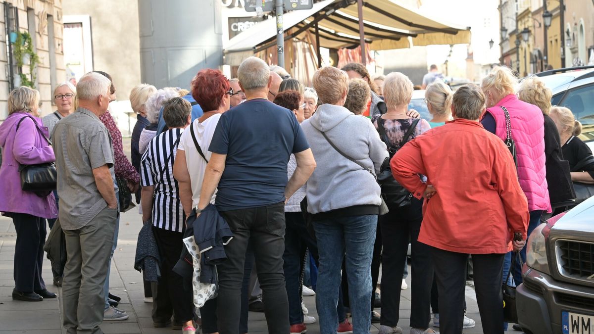 Wojtek Laski - r�?ne
Fot. Wojtek Laski / East News  Wycieczka emerytow z przewodnikiem, Stare Miasto, Warszawa, 15.10.2019
Wojtek Laski