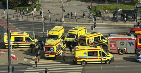 Tramwaje zderzyły się w centrum Warszawy. 18 osób poszkodowanych
