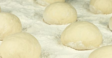 Połóż widelec na cieście. Mało znany babciny trik