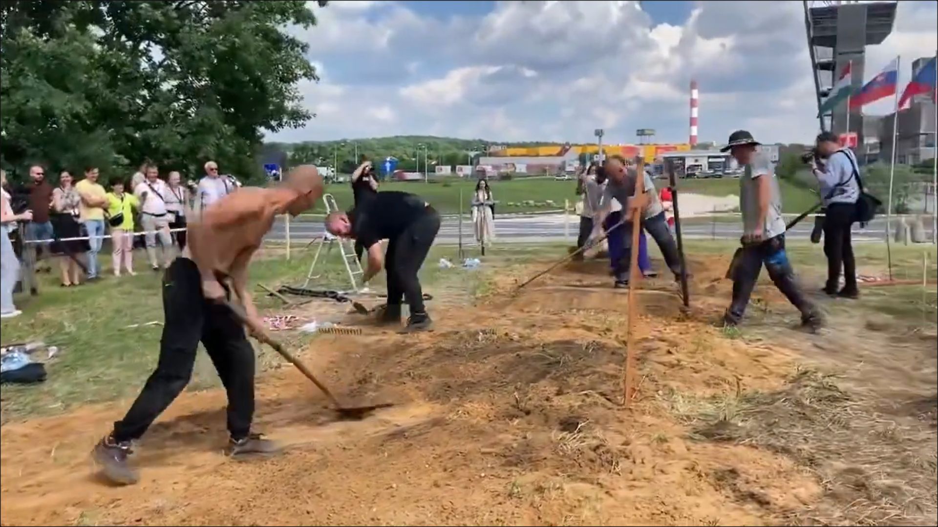 Czegoś takiego jeszcze nie widzieliśmy. Kopali groby na czas, Polska na podium