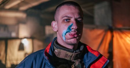 Pokazali okaleczonych obrońców Mariupola. "Wzywamy ONZ i Czerwony Krzyż"