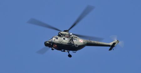 Warszawa. Próbował przepłynąć Wisłę. Policyjny śmigłowiec w akcji poszukiwawczej