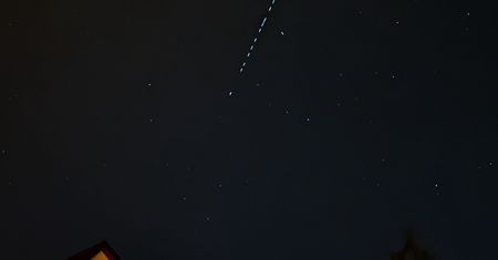 Znów można je zobaczyć. Satelity Starlink wracają nad Polskę