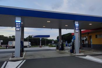 Zapłacisz nawet 1 zł na litrze więcej. Uważaj na włoskich stacjach