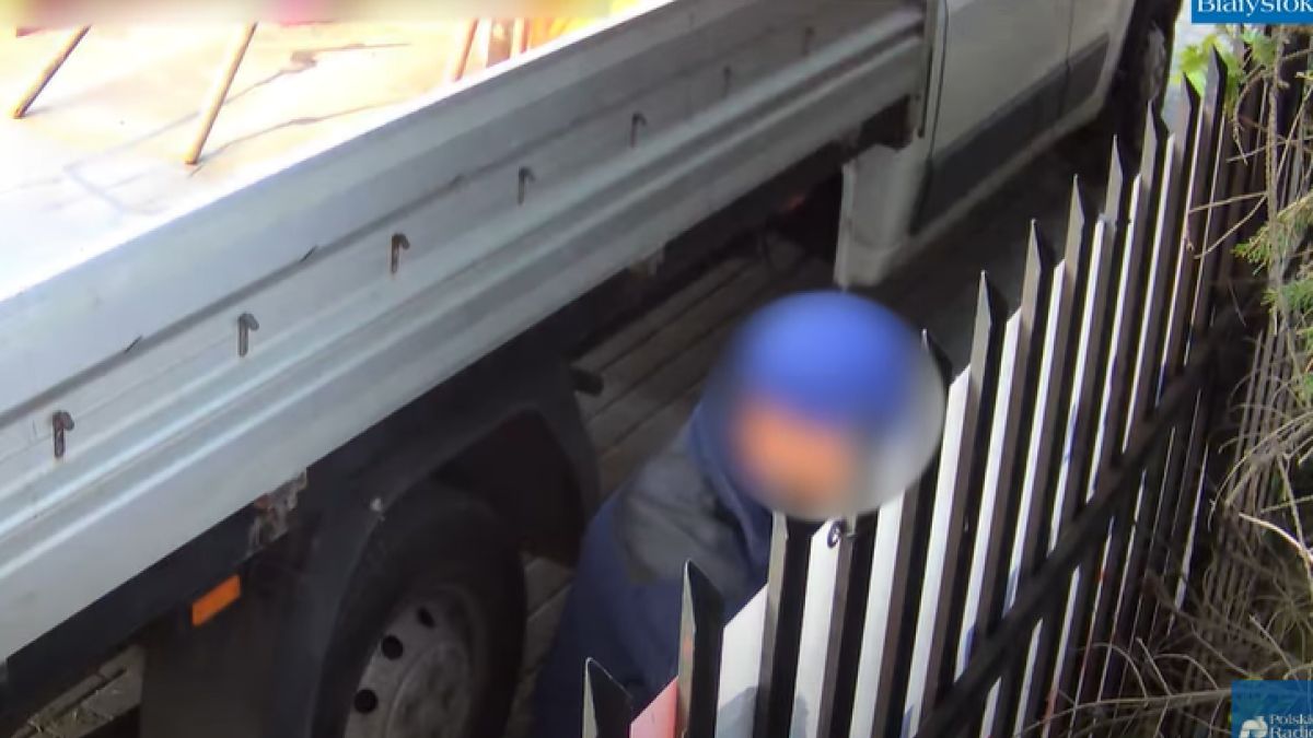 Mężczyzna niszczył plakaty wyborcze w godzinach pracy