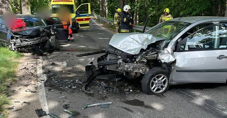 Zderzenie dwóch aut. Utrudnienia na drodze woj. nr 390 w Chwalisławiu