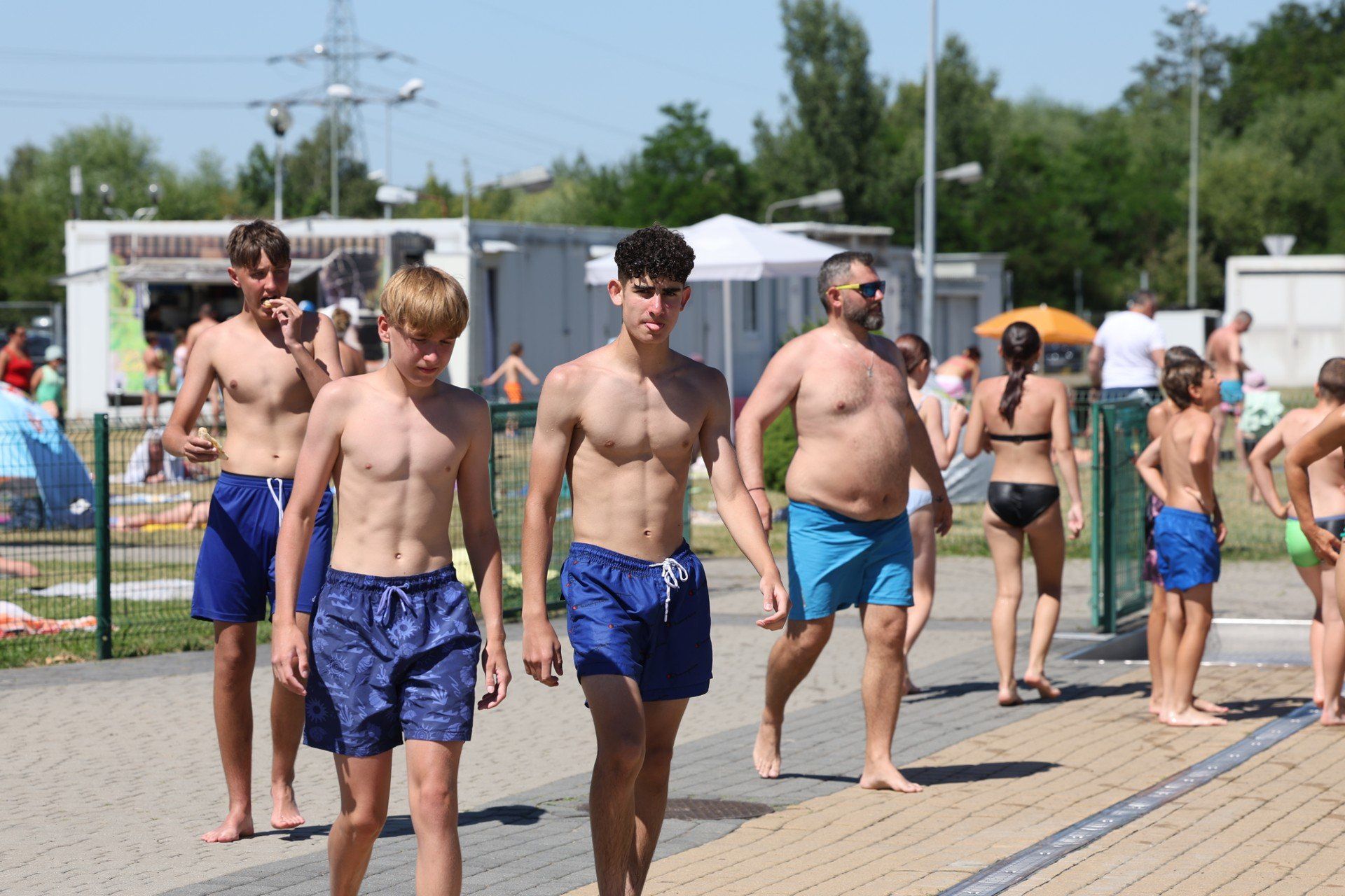 Tłumy na kąpielisku Bugla w Katowicach. Plażowicze szukali ochłody w wodzie