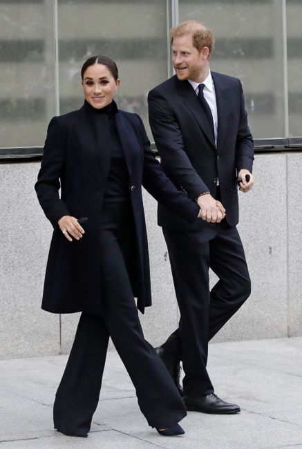 Duke and Duchess of Sussex Visit New Yorkepa09483656 Britain's Prince Harry, Duke of Sussex (R) and his wife Meghan, Duchess of Sussex depart after posing for photographers in front of the World Trade Center in New York, New York, USA, 23 September 2021. The couple will attend the Global Citizen Concert in Central Park to stress the importance of global vaccine equity to end the coronavirus disease (COVID-19) pandemic.  EPA/PETER FOLEY Dostawca: PAP/EPA.PETER FOLEY
