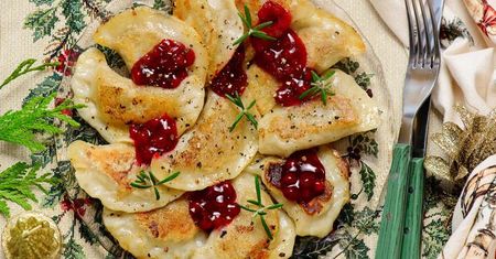 Nie tylko na Wigilię. Świąteczne pierogi podaję z domową konfiturą