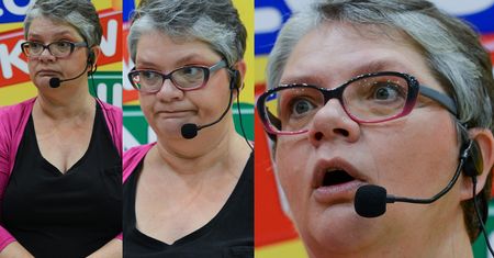 "Profesjonalne" miny siwej Superniani w kąciku z klockami w Piotrkowie Trybunalskim (ZDJĘCIA)