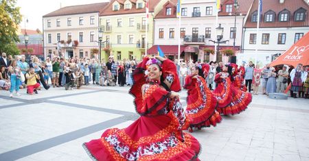 Na Starówce było głośno i kolorowo. Ruszył Vistula Folk Festival!