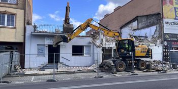 Sochaczew: Zmiany w centrum. Ruszyła rozbiórka kamienic