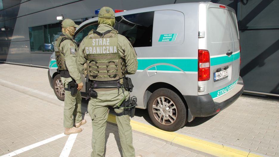Pogranicznicy musieli wyprowadzić z samolotu nietrzeźwą Ukrainkę