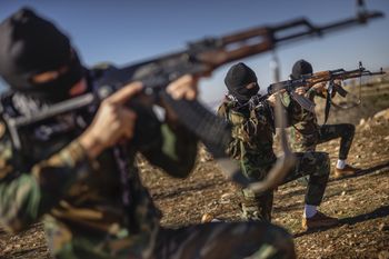 CNN: CIA rozważa uzbrojenie Kurdów. Mają wywołać powstanie w Iranie