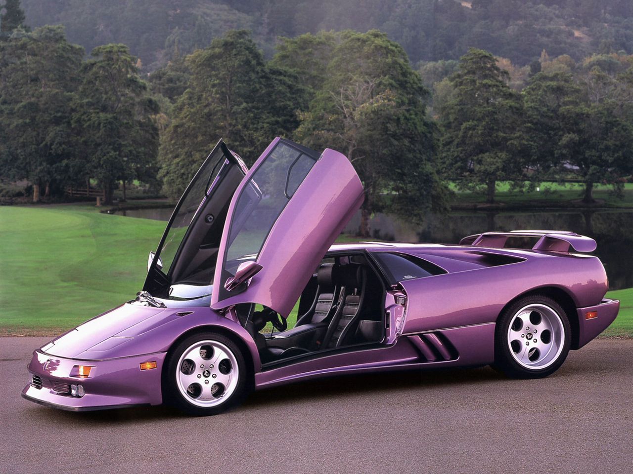Od dekad z V12: ewolucja hipersamochodów Lamborghini 54