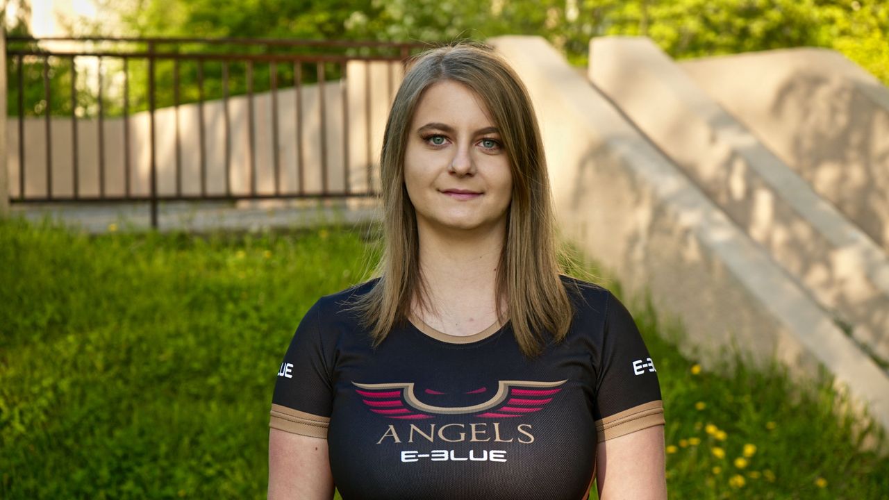 Żeńska strona esportu. Kobieta w świecie zawodowych graczy