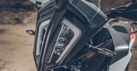 Motocykle KTM i Husqvarna będą miały przedni radar i adaptacyjny tempomat