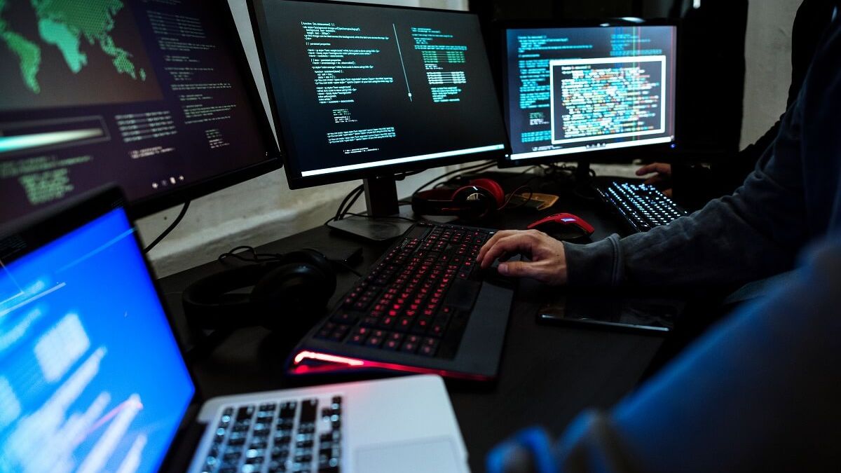 Oszust internetowy