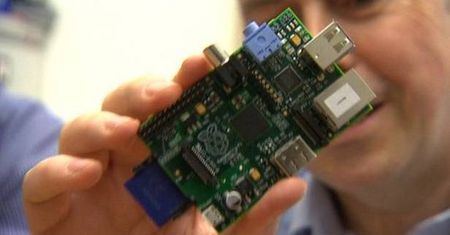 Ruszyła sprzedaż Raspberry Pi - taniego komputera wielkości karty kredytowej
