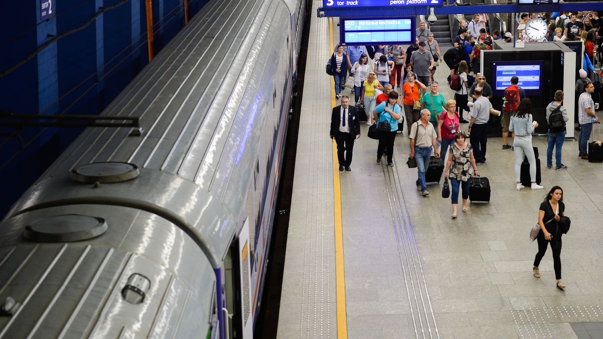 Pociąg odjechał za szybko. Stracili sprzęt za 50 tys. zł. "Przykre zdarzenie"