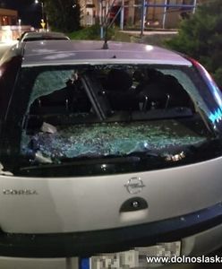 Z okna wylatywały talerze, słoiki i wazony. Zaskakujący finał awantury