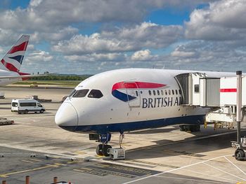 Horror w samolocie. Litwin rzucił się na kobietę