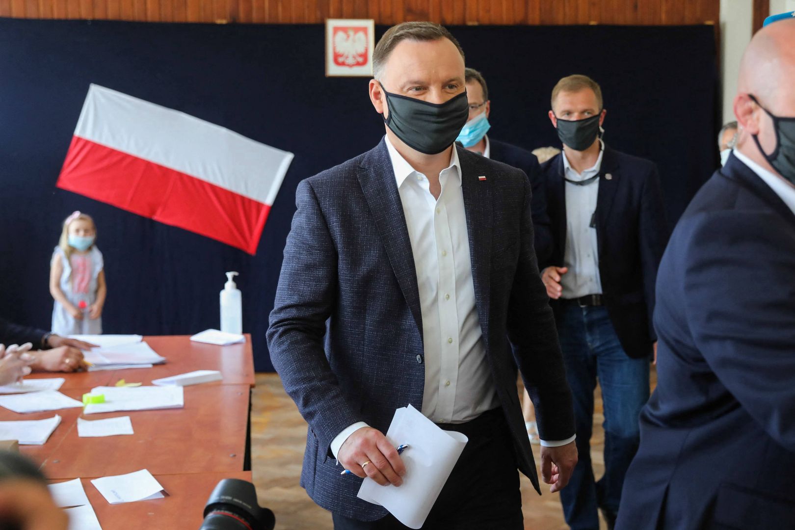 Koronawirus w Polsce i zaprzysiężenie Dudy. Jarosław Pinkas z GIS o tym, czy prezydent powinien mieć maseczkę 