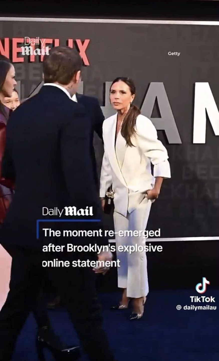 Tak Victoria Beckham i Nicola Peltz zachowywały się na ściance