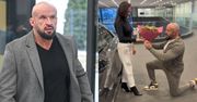 Tomasz Oświeciński sprezentował partnerce MERCEDESA. Fan zażenowany: "Niech wszyscy patrzą, jaki jestem cudowny, BOGATY I PUSTY"