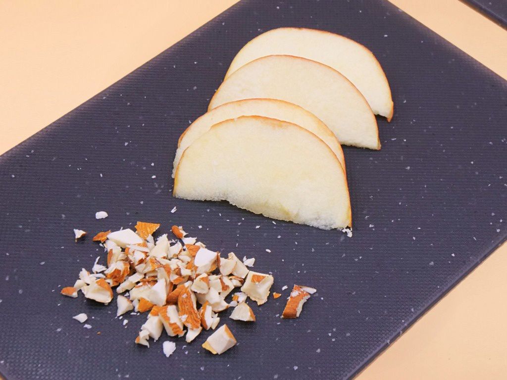 Jaglanka z jabłkiem i migdałami przepis