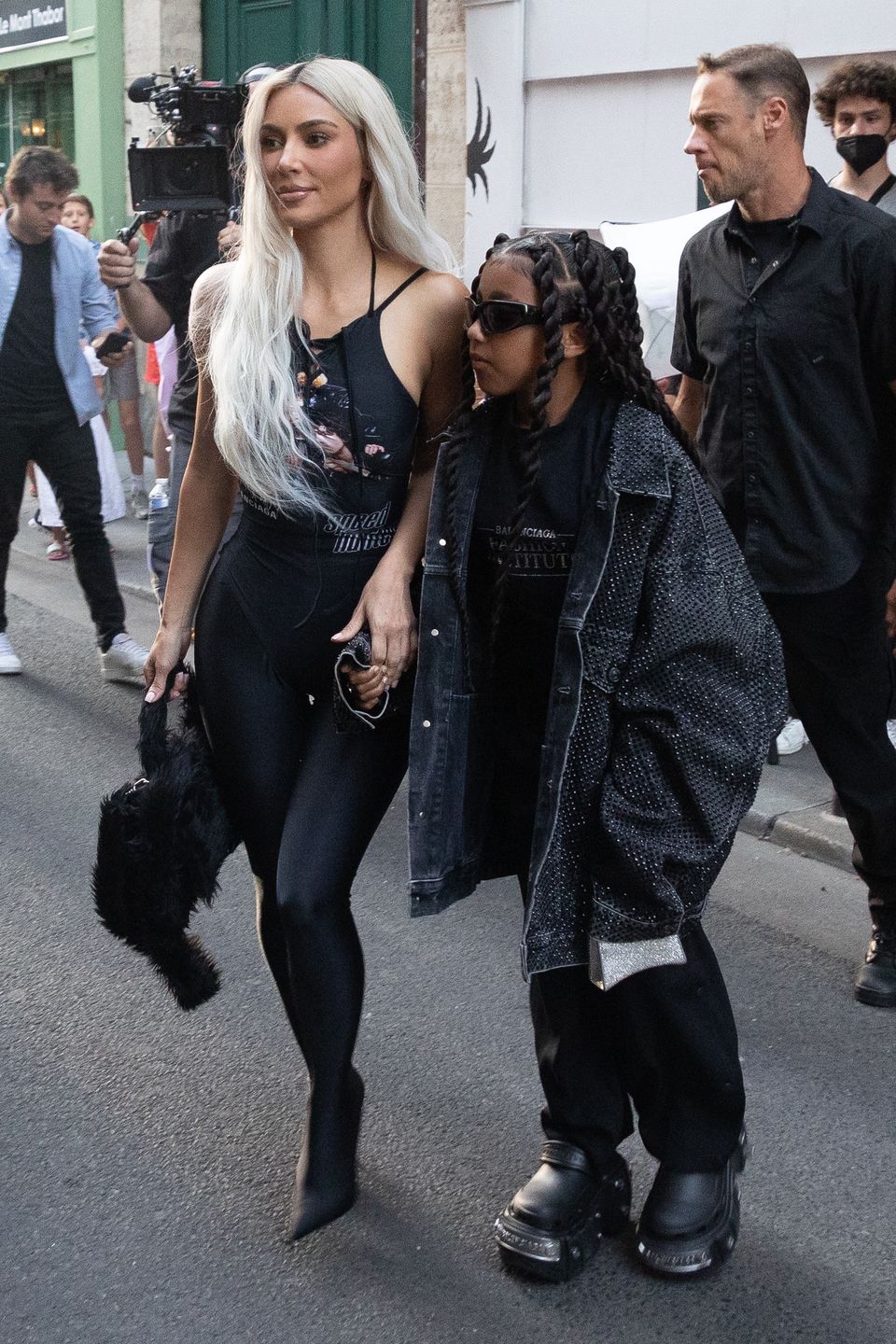 Kim Kardashian bryluje z North w Paryżu