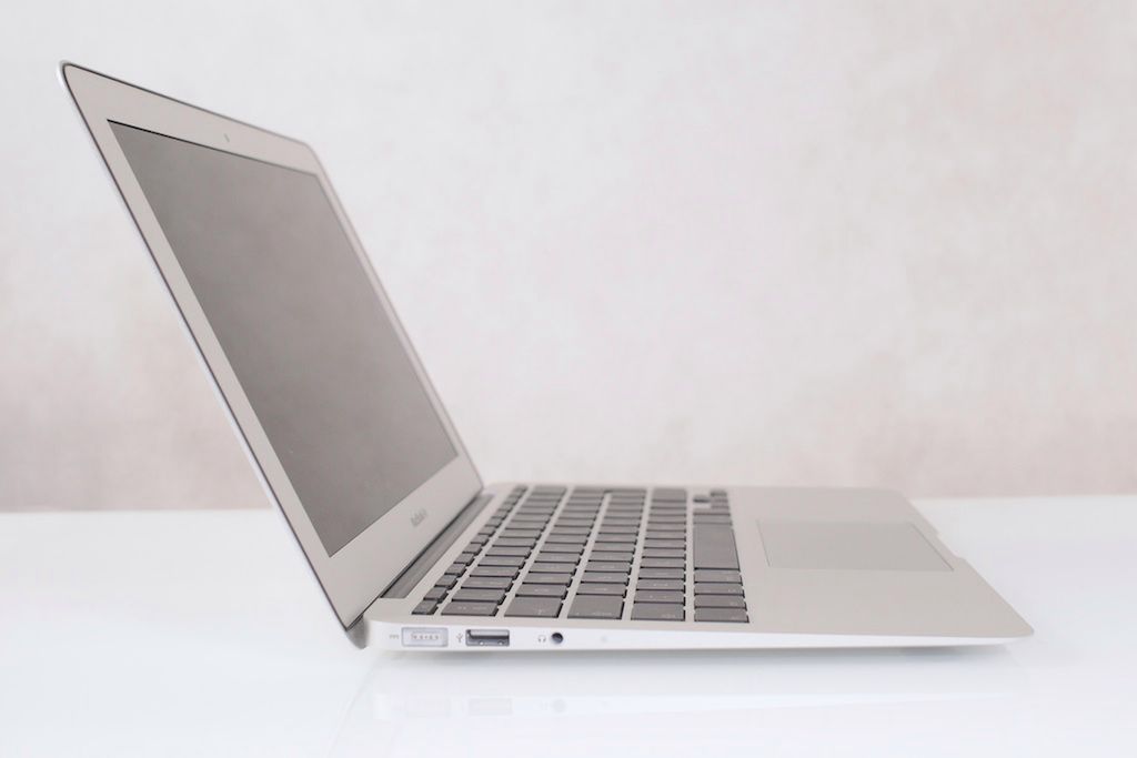 Apple MacBook Air 11" - test malucha, który zadziwia [część 1] 4