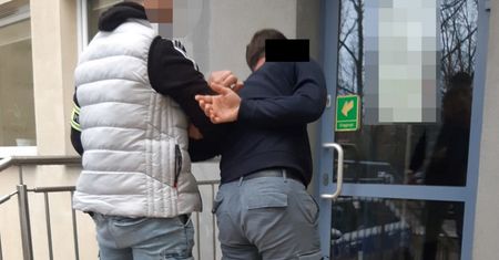 Ukradł z auta torbę metodą "na kolec". Było w niej 100 tys. zł