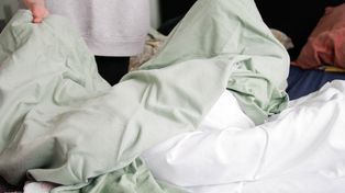 Niewidzialni lokatorzy w łóżku. To dlatego budzisz się zmęczona