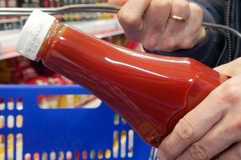 Wziął pod lupę popularne ketchupy. Zwycięzca okazał się bezkonkurencyjny
