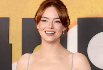 Zachwyciła na gali BAFTA 2026. Show skradło głębokie wycięcie w sukni