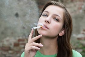 Koronawirus. Palenie tytoniu prawie dwukrotnie zwiększa ryzyko zgonu z powodu COVID-19. Nowe badania
